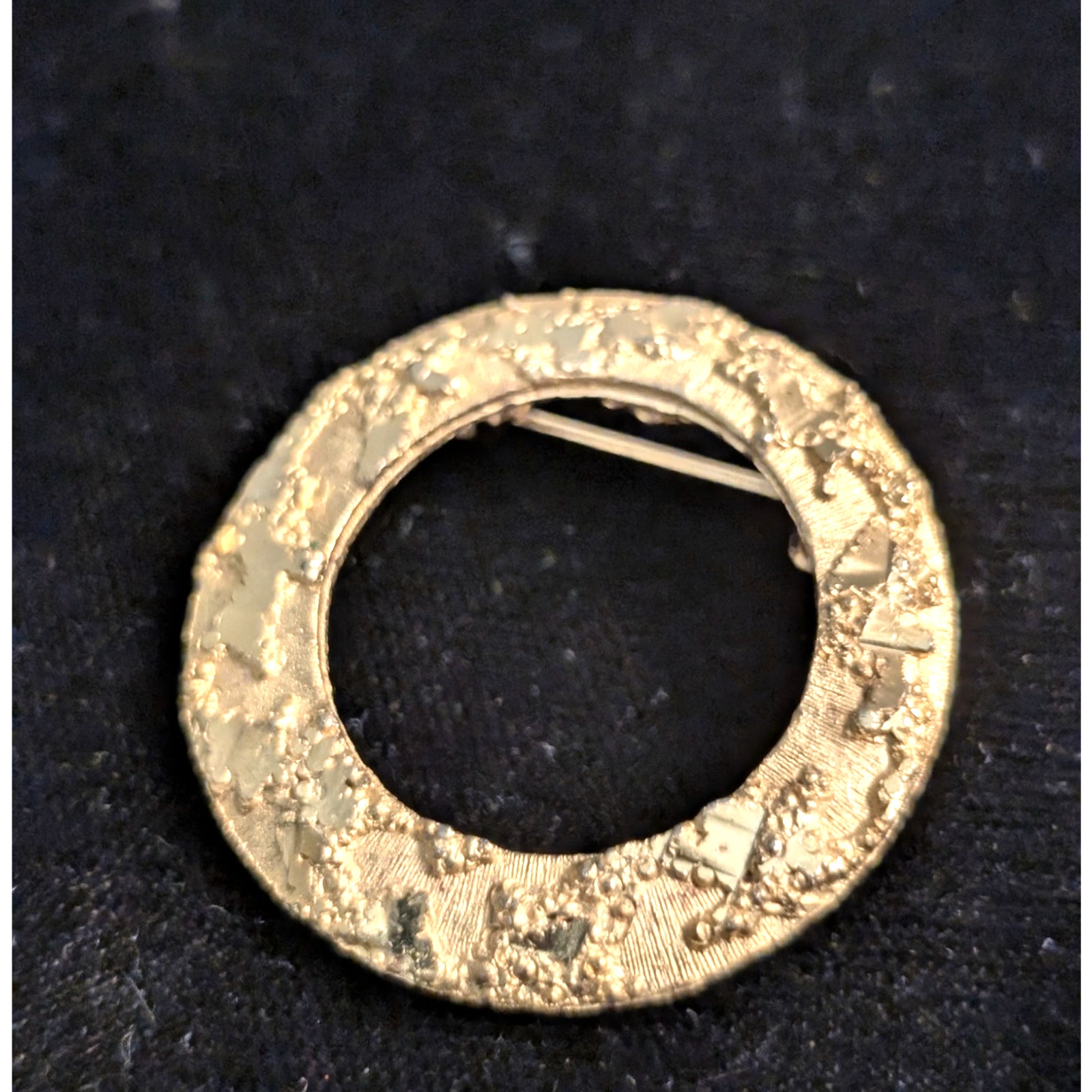 Vintage Mamselle Gold Tone Circle Brooch 15$